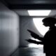 Murs sous surveillance : quand la traque de la moisissure devient un outil de notation du locataire